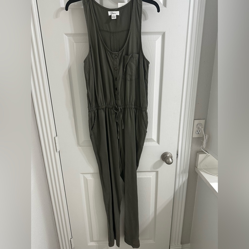 Olive Green Sleeveless Jumpsuit